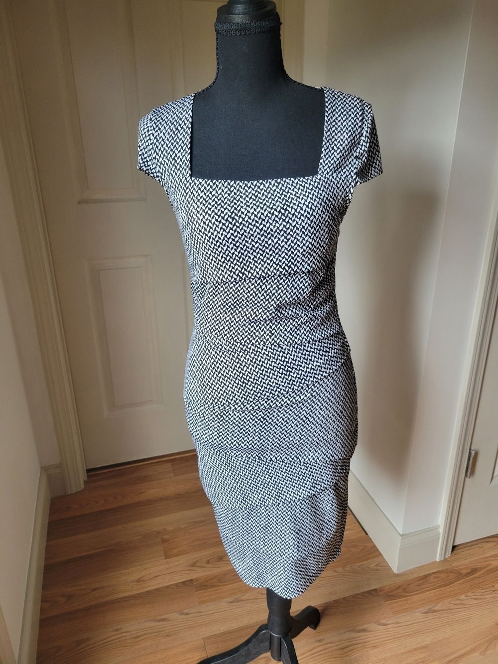 WHBM Tweed Print Square Neck Ruched Sheath Cocktail Dress Size 4